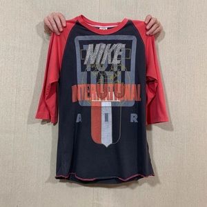 VINTAGE NIKE INTERNATIONAL RAGLAN TEE